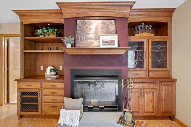 W299N1828 Windridge COURT, Pewaukee, WI 53072