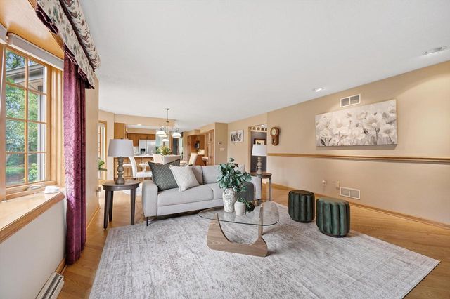 W299N1828 Windridge COURT, Pewaukee, WI 53072
