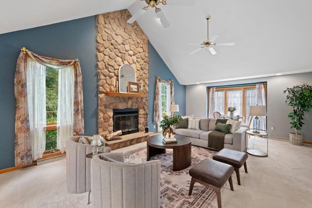 W299N1828 Windridge COURT, Pewaukee, WI 53072
