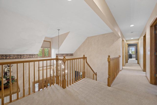 W299N1828 Windridge COURT, Pewaukee, WI 53072