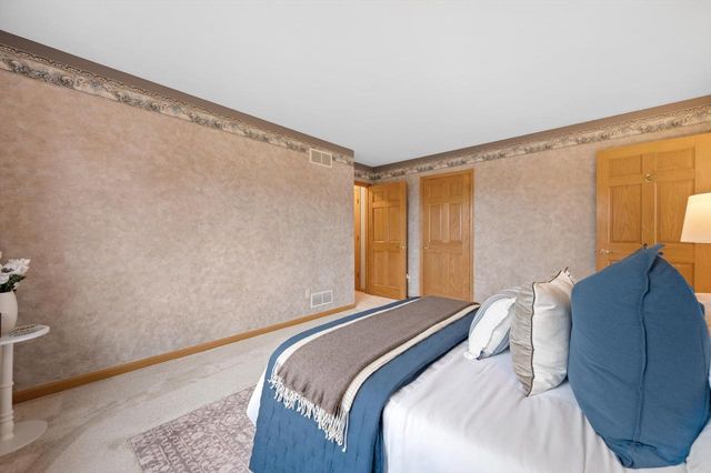 W299N1828 Windridge COURT, Pewaukee, WI 53072