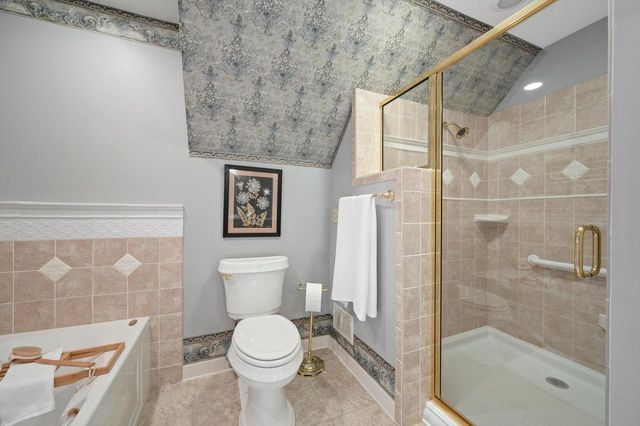 W299N1828 Windridge COURT, Pewaukee, WI 53072