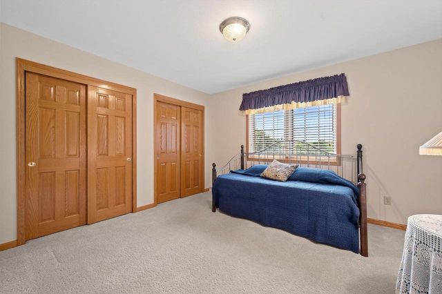 W299N1828 Windridge COURT, Pewaukee, WI 53072