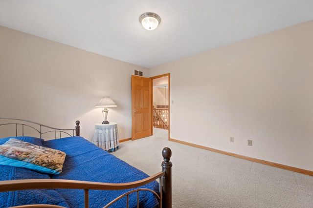 W299N1828 Windridge COURT, Pewaukee, WI 53072