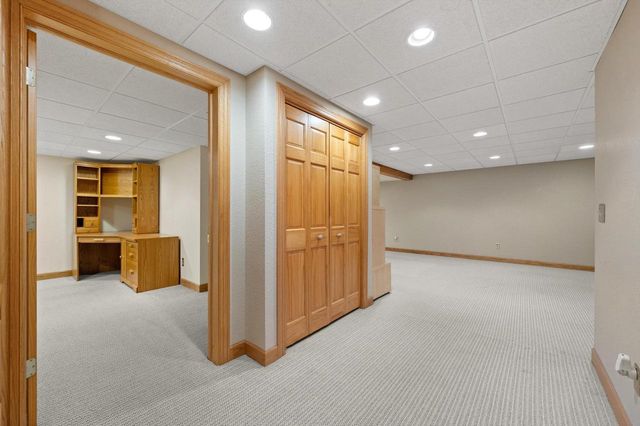 W299N1828 Windridge COURT, Pewaukee, WI 53072