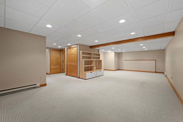 W299N1828 Windridge COURT, Pewaukee, WI 53072