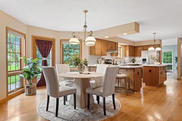 W299N1828 Windridge COURT, Pewaukee, WI 53072