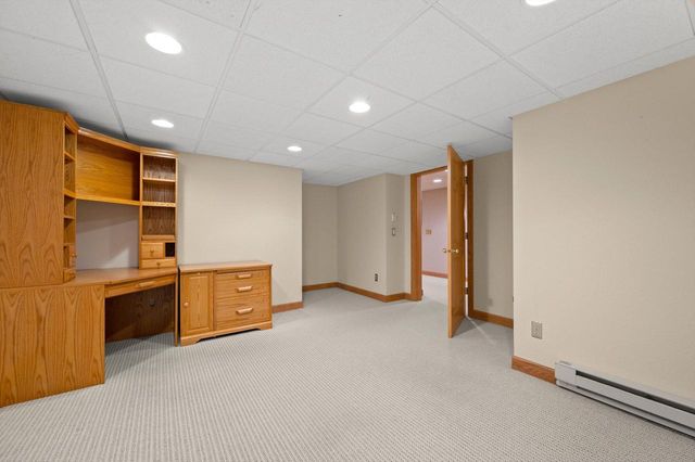 W299N1828 Windridge COURT, Pewaukee, WI 53072