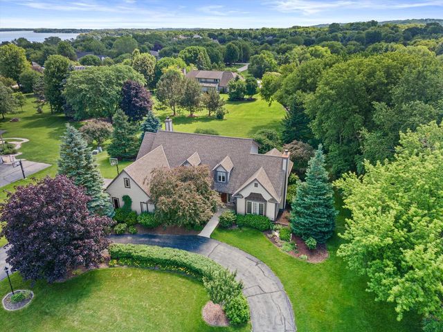 W299N1828 Windridge COURT, Pewaukee, WI 53072