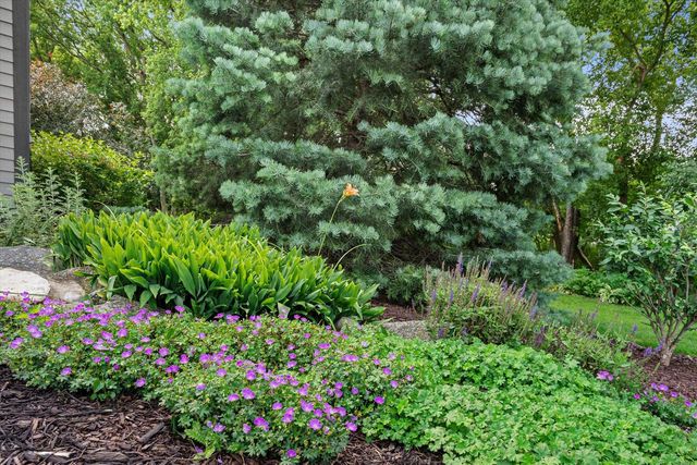W299N1828 Windridge COURT, Pewaukee, WI 53072