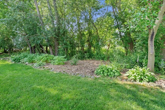 W299N1828 Windridge COURT, Pewaukee, WI 53072