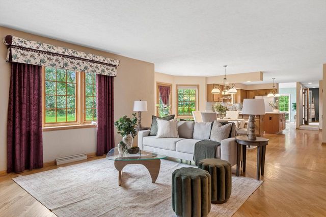 W299N1828 Windridge COURT, Pewaukee, WI 53072