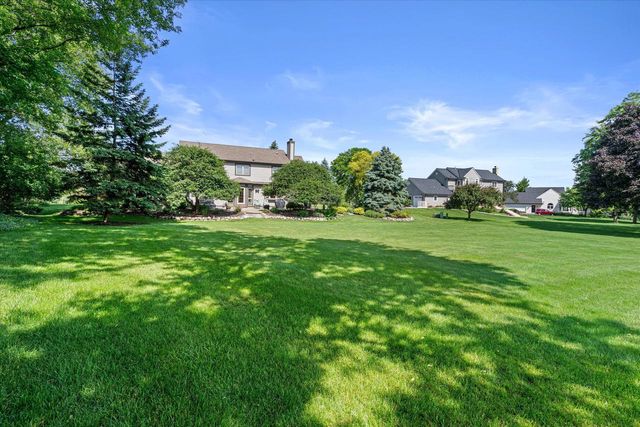 W299N1828 Windridge COURT, Pewaukee, WI 53072