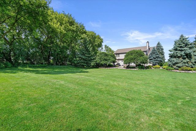 W299N1828 Windridge COURT, Pewaukee, WI 53072