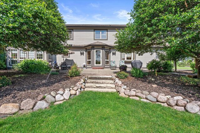 W299N1828 Windridge COURT, Pewaukee, WI 53072