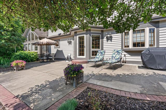 W299N1828 Windridge COURT, Pewaukee, WI 53072