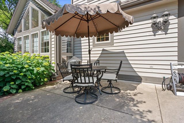 W299N1828 Windridge COURT, Pewaukee, WI 53072