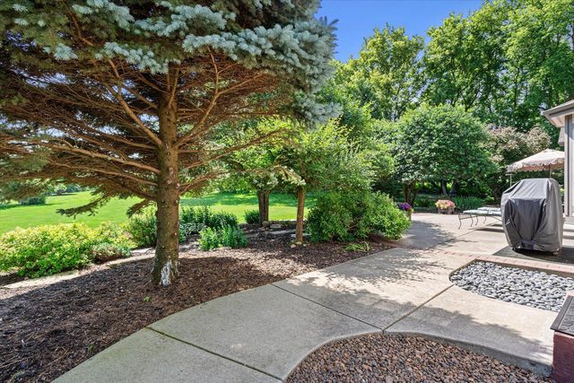 W299N1828 Windridge COURT, Pewaukee, WI 53072