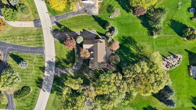 W299N1828 Windridge COURT, Pewaukee, WI 53072