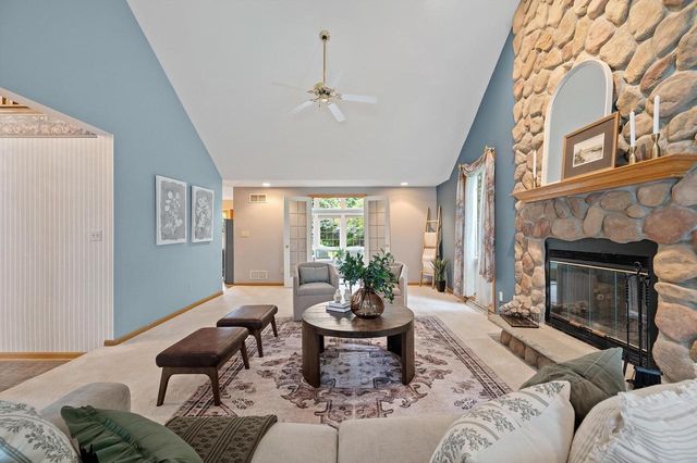 W299N1828 Windridge COURT, Pewaukee, WI 53072