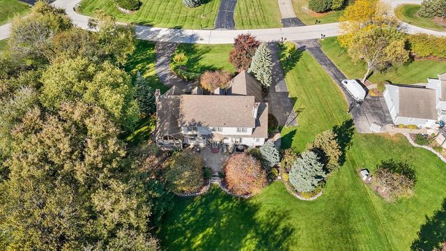 W299N1828 Windridge COURT, Pewaukee, WI 53072