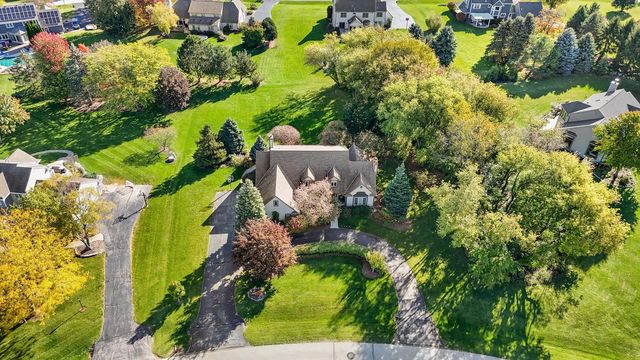 W299N1828 Windridge COURT, Pewaukee, WI 53072