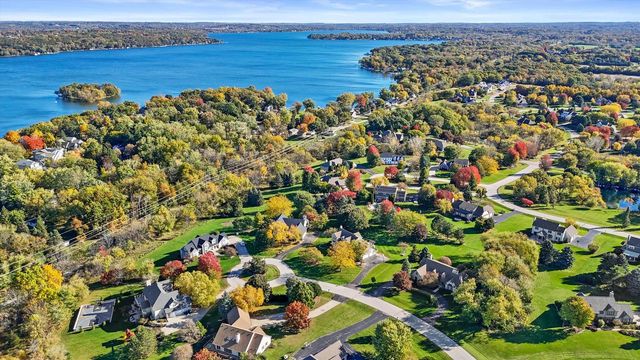 W299N1828 Windridge COURT, Pewaukee, WI 53072
