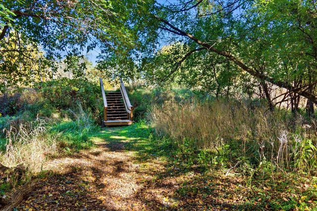 W299N1828 Windridge COURT, Pewaukee, WI 53072