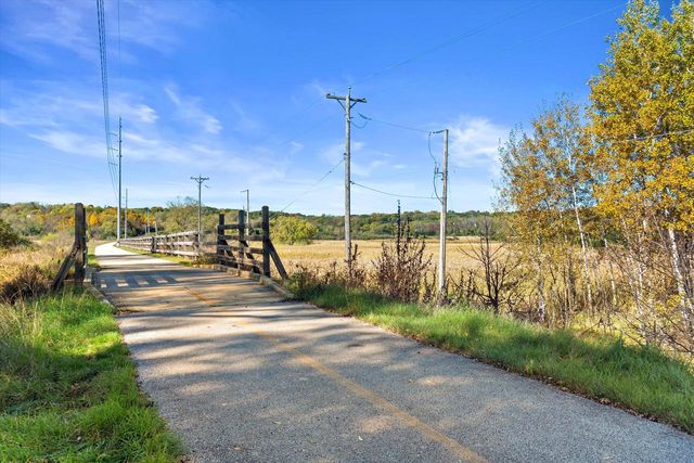 W299N1828 Windridge COURT, Pewaukee, WI 53072