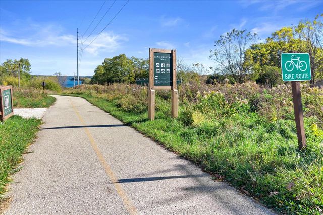 W299N1828 Windridge COURT, Pewaukee, WI 53072