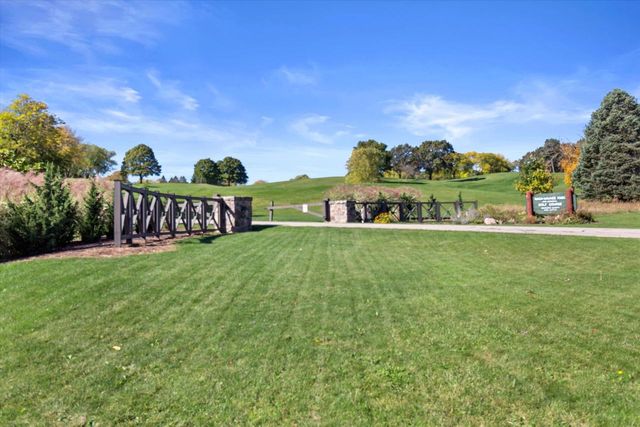 W299N1828 Windridge COURT, Pewaukee, WI 53072