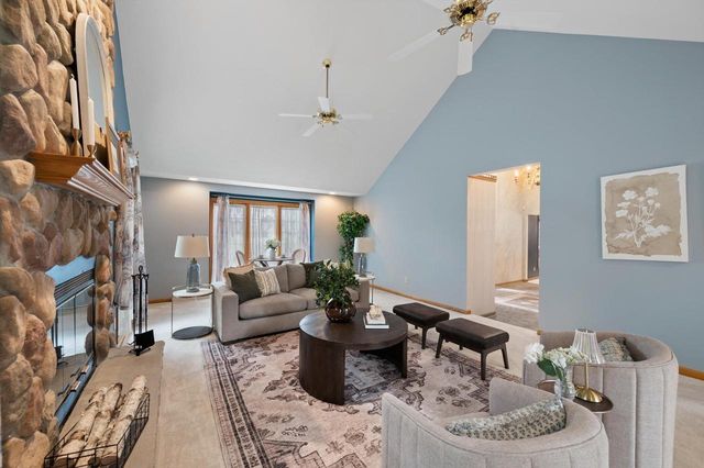W299N1828 Windridge COURT, Pewaukee, WI 53072