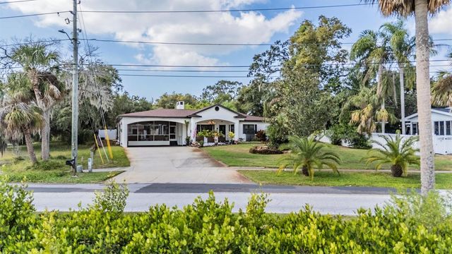 302 WHITCOMB BOULEVARD, Tarpon Springs, FL 34689