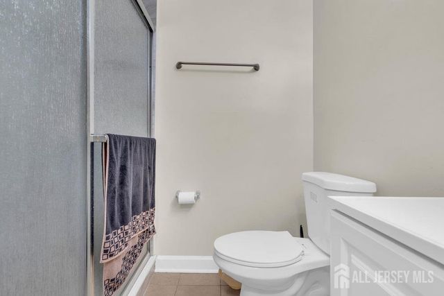 603 Green Hollow Drive 603, Iselin, NJ 08830