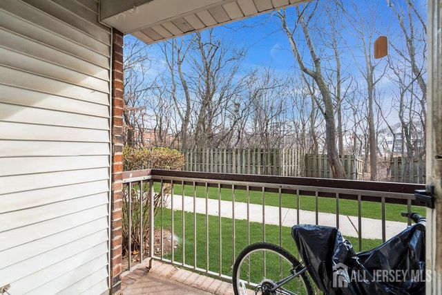 603 Green Hollow Drive 603, Iselin, NJ 08830