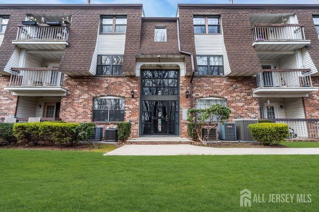 603 Green Hollow Drive 603, Iselin, NJ 08830