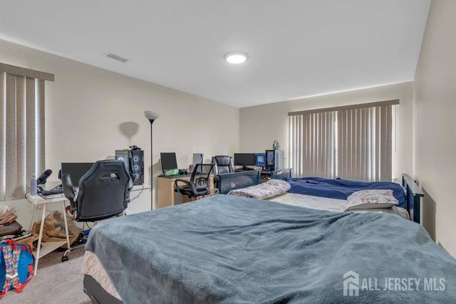 603 Green Hollow Drive 603, Iselin, NJ 08830