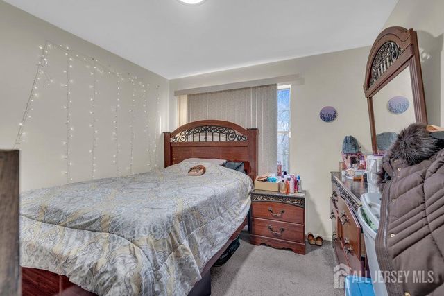 603 Green Hollow Drive 603, Iselin, NJ 08830