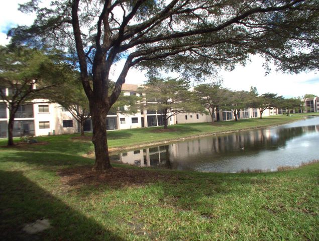 10332 SUNRISE LAKES Boulevard 111, Sunrise, FL 33322