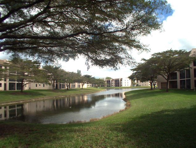 10332 SUNRISE LAKES Boulevard 111, Sunrise, FL 33322
