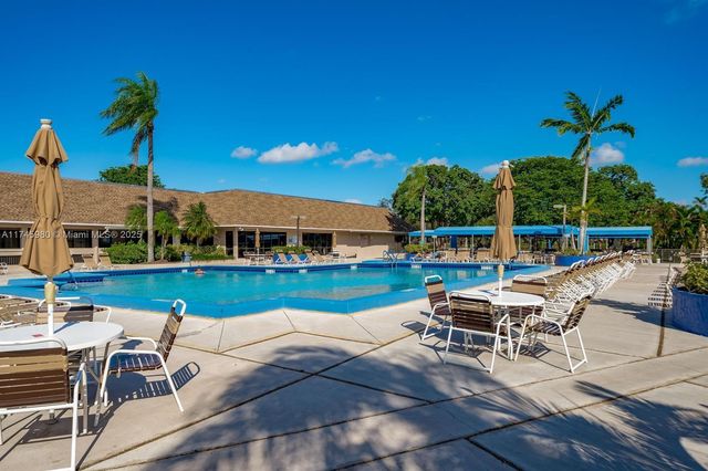 10332 SUNRISE LAKES Boulevard 111, Sunrise, FL 33322