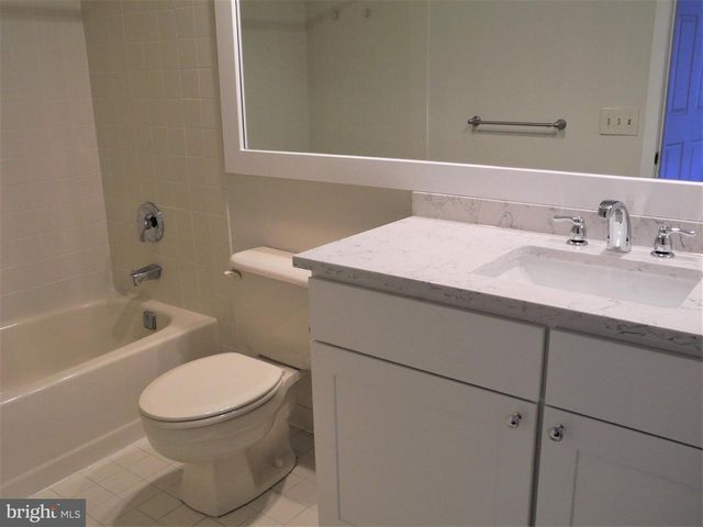 814 EAGLES CHASE EAGLES CHASE DR, Lawrenceville, NJ 08648
