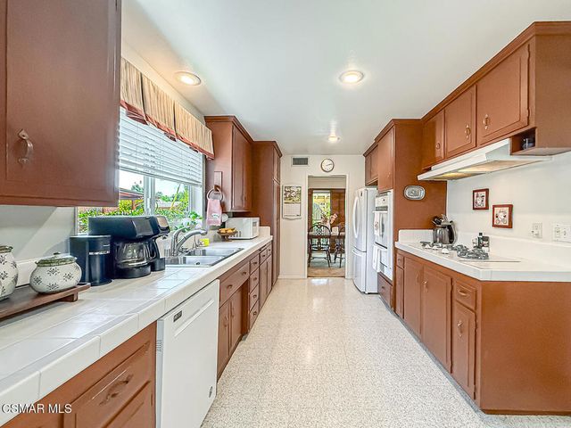 2217 Rockdale Avenue, Simi Valley, CA 93063