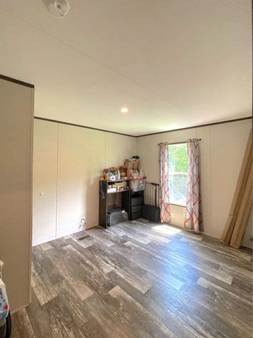 599 New Hope Rd, Celina, TN 38551