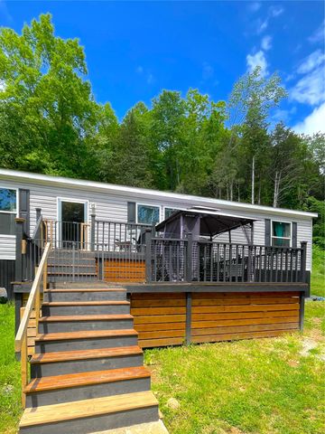 599 New Hope Rd, Celina, TN 38551