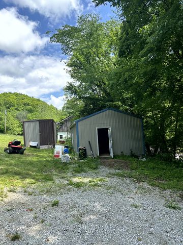 599 New Hope Rd, Celina, TN 38551