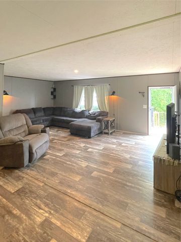 599 New Hope Rd, Celina, TN 38551