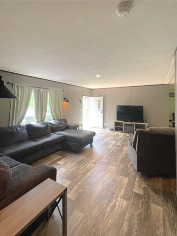 599 New Hope Rd, Celina, TN 38551