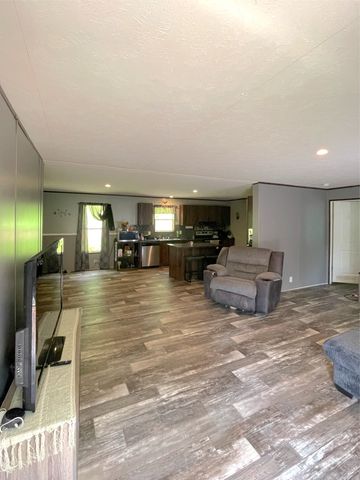 599 New Hope Rd, Celina, TN 38551
