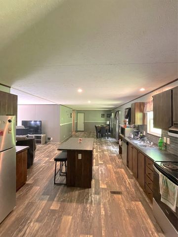 599 New Hope Rd, Celina, TN 38551